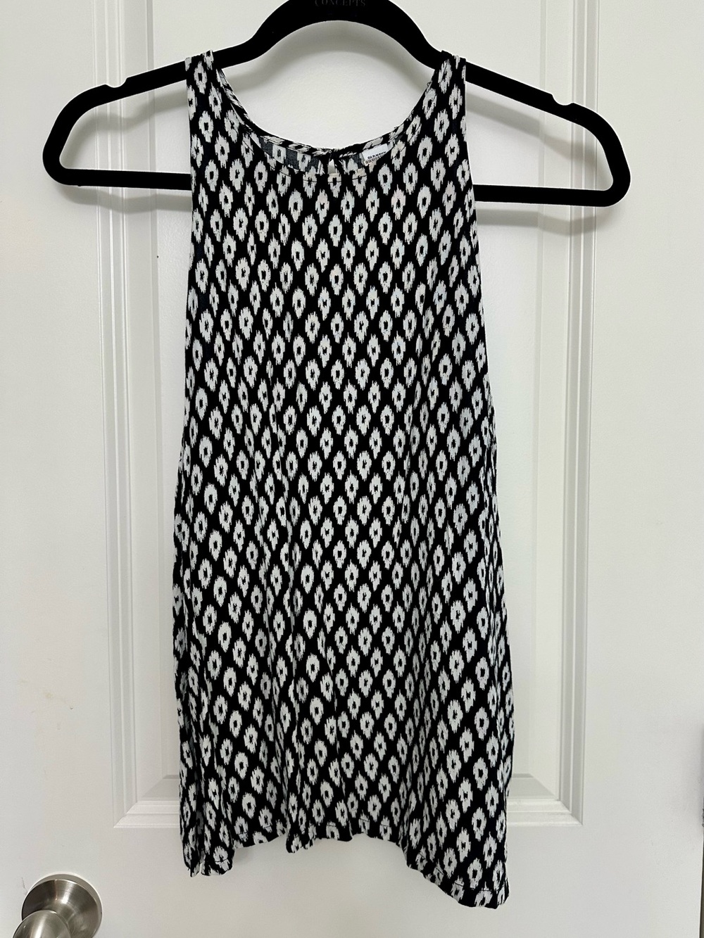 Old Navy Black & White Ikat Print Sleeveless Tank Top